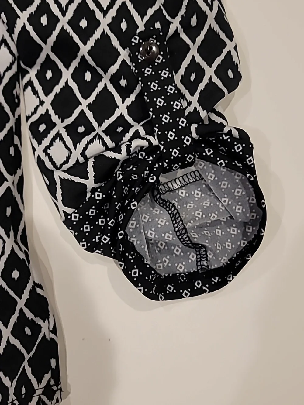 Notations Black and White V-Neck Blouse Large - Picture 4 of 10